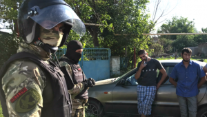 İŞGAL EDİLEN KIRIM'DA TOPLU BASKIN: BİR KIRIM TATARI DAHA ALIKONULDU 