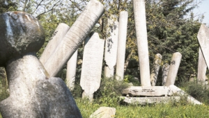  Mezar taşları müze yolunda