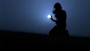 SUZAN TAŞ YAZDI : YALNIZLIK, GECE VE BEN