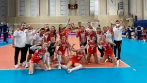 17 YAŞ ALTI KIZ MİLLİ TAKIMI, AVRUPA VOLEYBOL ŞAMPİYONASI'NDA FİNALDE 
