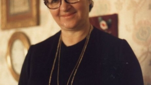 İlhan Ayverdi - Hayatı, Fikirleri, Eserleri (Doğum tarihi: 24 Ekim 1926, Akhisar Ölüm tarihi ve yeri: 6 Kasım 2009, İstanbul) 