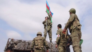 KAHRAMAN MÜBARİZ İBRAHİMOV'UN BASTIĞI ERMENİ KARAKOLUNA AZERBAYCAN BAYRAĞI DİKİLDİ 