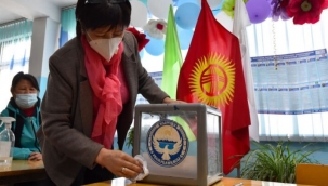 Kırgızistan'da cumhurbaşkanlığı ve genel seçimler askıya alındı