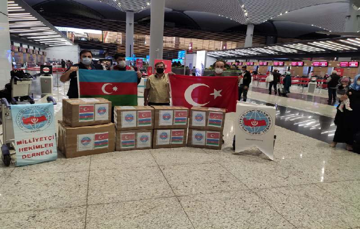 TÜRK HEKİMLERDEN AZERBAYCAN'A TIBBİ MALZEME DESTEĞİ: AZATLIĞIN NİŞANESİ OLARAK ÇANAKKALE TOPRAĞI DA GÖNDERİLDİ 