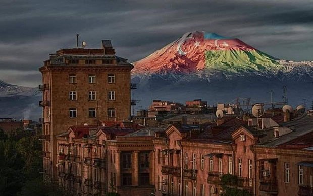 Ağrı Dağı'na Türkiye ve Azerbaycan bayrağı yansıtılacak! - TÜRK DÜNYASI -  Tarihistan.org