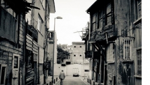 ATİK-VALDE'DEN İNEN SOKAKTA - Yahya Kemal BEYATLI 