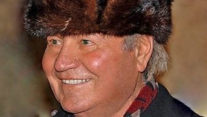 Bin Adım Önde Bir Adam: Turan Yazgan - Yazar: İsmet ÇETİN 