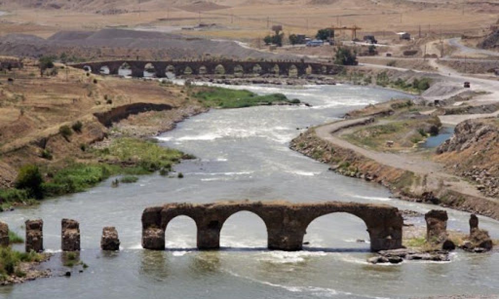 Birleşik Azerbaycan'ın Sembolü: Hudaferin Köprüsü - Yazar: Senan Kazımoğlu 