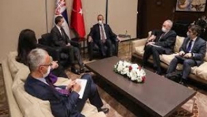 ÇAVUŞOĞLU, KOSOVA BAŞBAKAN BİRİNCİ YARDIMCISI TAHİRİ VE SIRBİSTAN DIŞİŞLERİ BAKANI SELAKOVİC'LE GÖRÜŞTÜ 