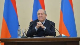 Ermenistan'da cumhurbaşkanı Sarkisyan darbe mi yapıyor 