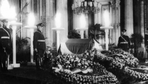 Fotoğraflarla Atatürk'ün Cenaze Töreni