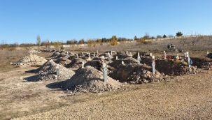 İŞGALCİLER KIRIM'DA MÜSLÜMAN MEZARLIĞINA GÖZ DİKTİ 