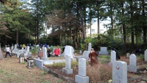 TOKYO BÜYÜKELÇİLİĞİNİN EV SAHİPLİĞİNDE TÜRK VE İSLAM BÜYÜKLERİNİN KABİRLERİ BAŞINDA ETKİNLİK 