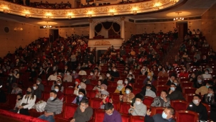 Bişkek'te Milli Edebiyat Günü şerefine "Ve gün bir asırdan uzun sürüyor" oyununu sergiledi