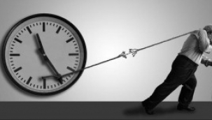 G. Debord: "Gösteri, felsefeyi gerçekleştirmez; gerçekliği felsefeleştirir." 