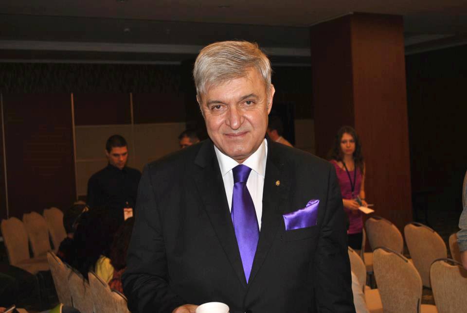 A. Yağmur Tunalı'nın Hakka yürüyen Prof. Dr. Ahmet Vefik Alp'in ardından kaleme aldığı yazısı