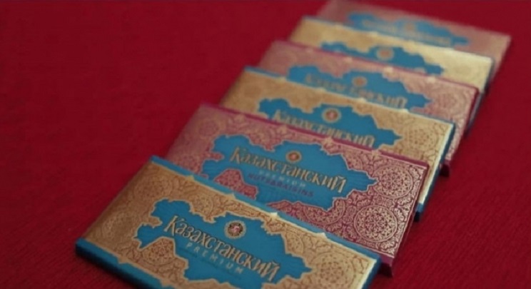 Kazak gençlerden Rus milletvekillerine, Kazakistan haritalı çikolata mesajı 