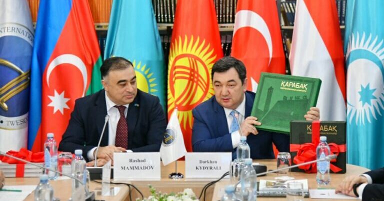 Kazakistan'da Karabağ ile ilgili 3 kitap tanıtıldı