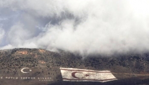 Rumlar, Beşparmak'taki KKTC bayrağından rahatsız oldu 