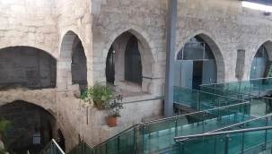 Türkiye'de Tek Peygamber Kabri: Danyal Peygamber - Yazar: Sibel Mazrek 