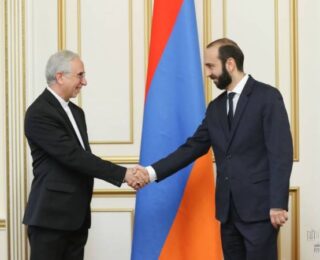 Ermenistan Meclis Başkanı İran Büyükelçisi ile görüştü 