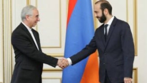 Ermenistan Meclis Başkanı İran Büyükelçisi ile görüştü 