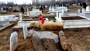 IĞDIR'DA KOÇ BAŞLI MEZAR TAŞLARI