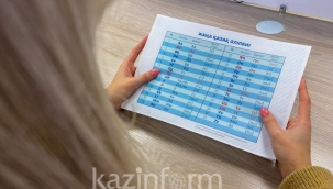 Kazakistan'da yeni alfabenin yazımı