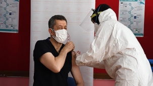 Öğretmenlere koronavirüs aşısı uygulanmasına başlandı 