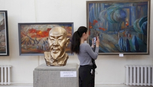 "Üç Usta, Üç Bakış". Bişkek'te resim ve heykel sergisi açıldı