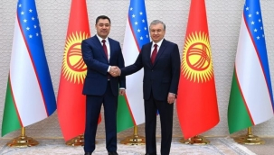 Kırgızistan Cumhurbaşkanı Caparov Özbekistan`da: Mirziyoyev`le bir araya geldi