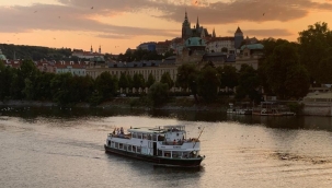 Orta Avrupa Gezi Notları (III) Masal Şehir; PRAG - Yazan: FAZLI KÖKSAL 