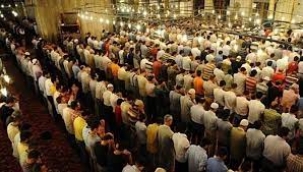 Diyanet'ten teravih kararı: Evlerde kılınacak 