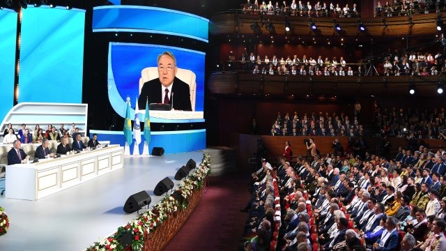 Kazakistan'da Nazarbayev bir yetkisini daha Tokayev'e devretti 