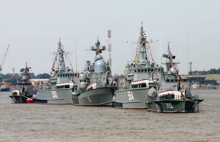 Rusya, Karadeniz'e 15 savaş gemisi gönderdi 
