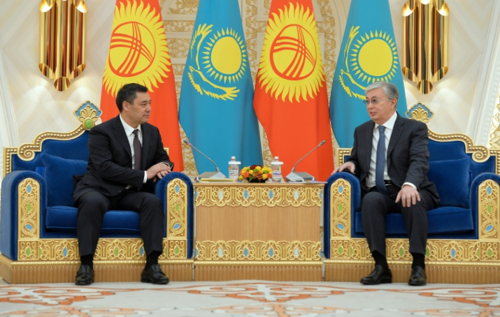 Tokayev: Kazakistan, Kırgızistan'a insani yardım göndermeye hazır 