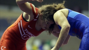 Türk güreşçiler, uluslararası turnuvanın ikinci gününde 10 madalya kazandı 