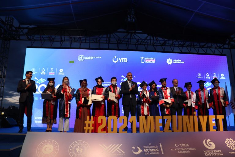 10. Uluslararası Öğrenciler Mezuniyet Töreni: Ortak ülkemiz Türkiye, ortak amacımız eğitim" 