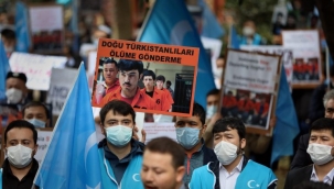 Doğu Türkistanlı aktivistlerden Mısır İstanbul Başkonsolosluğu önünde protesto 