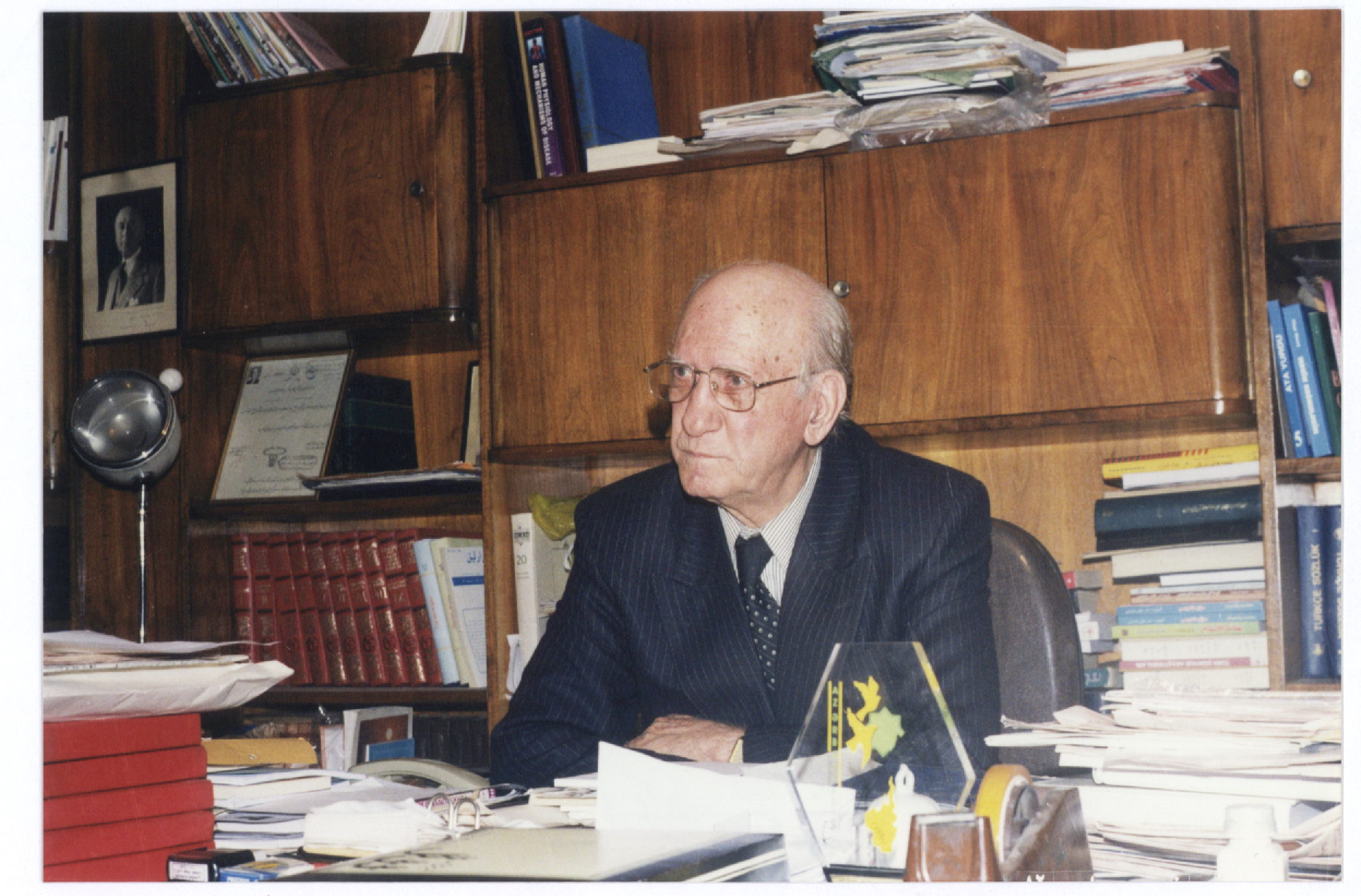 Mehdi Dehkan Yazdı: Prof.Dr Cevad Heyet İran'da ((varlık)) ilk  Türkoloji Derginin yöneticisi