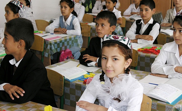 Özbekistan'da düşük gelirli ailelerin çocuklarına devlet yardımı yapılacak
