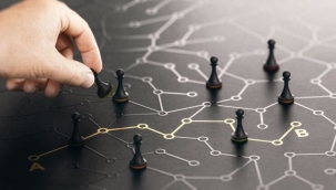 Betül Yaren ÖZER: 11 EYLÜL SALDIRILARI SONRASI RUSYA'NIN VİETNAM VE KÜBA'DAKİ FÜZELERİNİ KAPATMA KARARI ALMASININ GEYİK AVI OYUN TEORİSİNE GÖRE ANALİZİ 