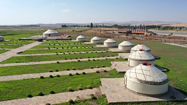 Malazgirt'te zaferin yıldönümünde Türk boylarını simgeleyen çadırlar kuruldu