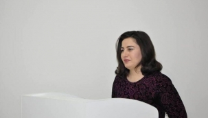 Postmodern Azərbaycan nəsrində dekonstruksiya: "Koroğlu" – eposdan romana