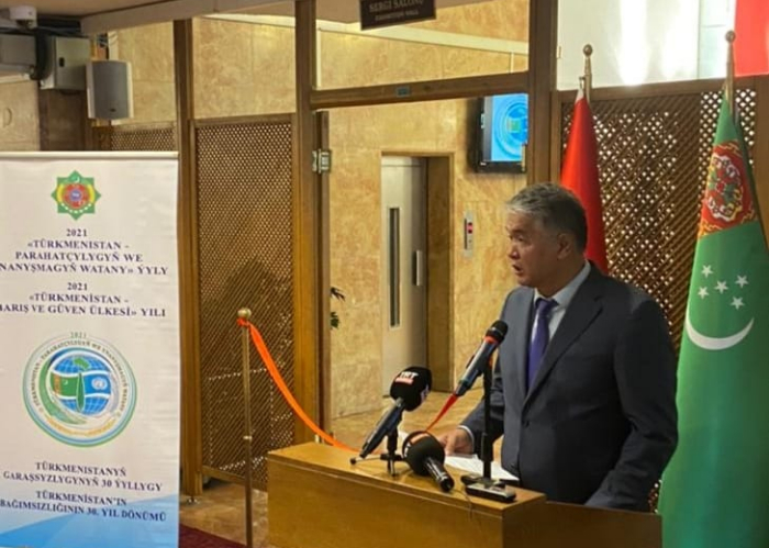 "Türkmenistan kültür, sanat ve fotoğraf sergisi" Ankara'da Milli Kütüphane'de açıldı.