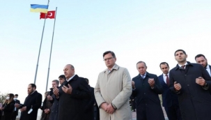 Çavuşoğlu, Ukrayna'daki Türk şehitliğini ziyaret etti