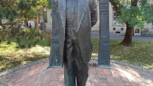 Sevil İrevanlı: BALKANLAR'DA MACAR VE AZERBAYCAN TÜRKOLOGLARININ ETKİNLİKLERİ