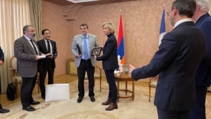 Azerbaycan'dan Karabağ'a yasa dışı ziyaretten dolayı Fransa'ya nota!