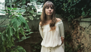 TANER AY: Yosunlu ve kaygan bir kayada seksek oynatan mısralar