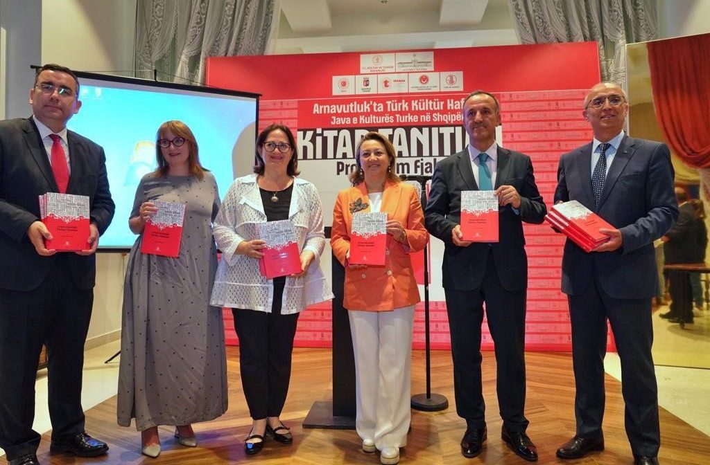 Arnavutçadaki Türkçe Alıntılar Adlı Eserin Tanıtım Toplantısı Tiran'da Yapıldı.